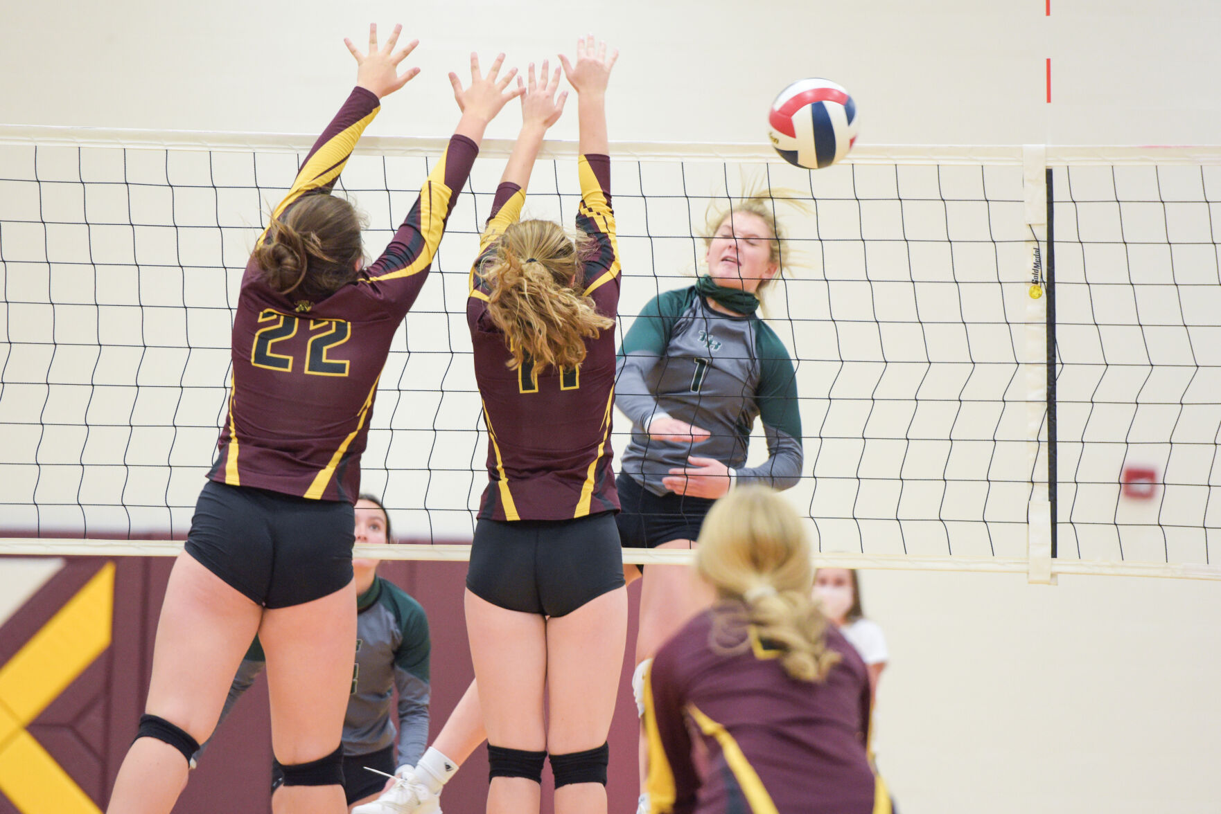 09-12-20 bh v tr volleyball 5.jpg